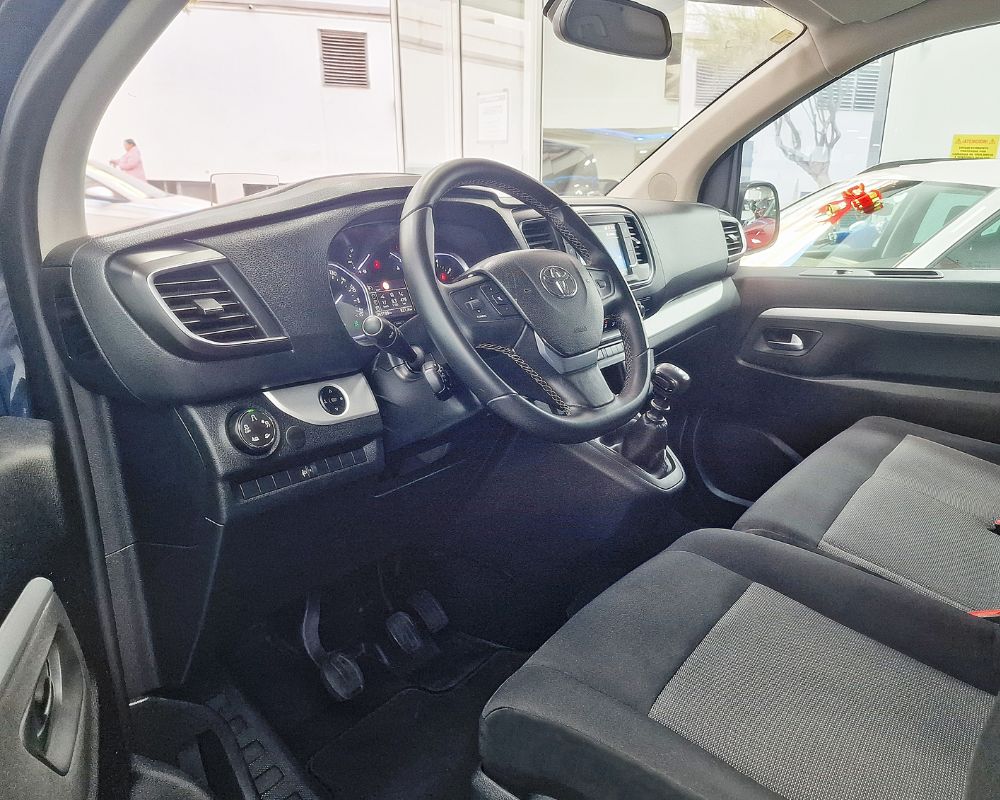TOYOTA PROACE VERSO SHUTTLE 2017 (9 PLAZAS)